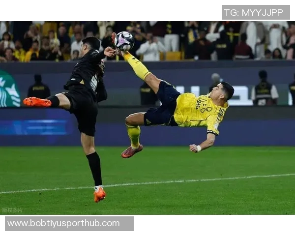 菲利克斯头球破门助利雅得胜利领先对手一球展现自信风采 菲利克斯头球破门助利雅得胜利领先对手一球展现自信风采