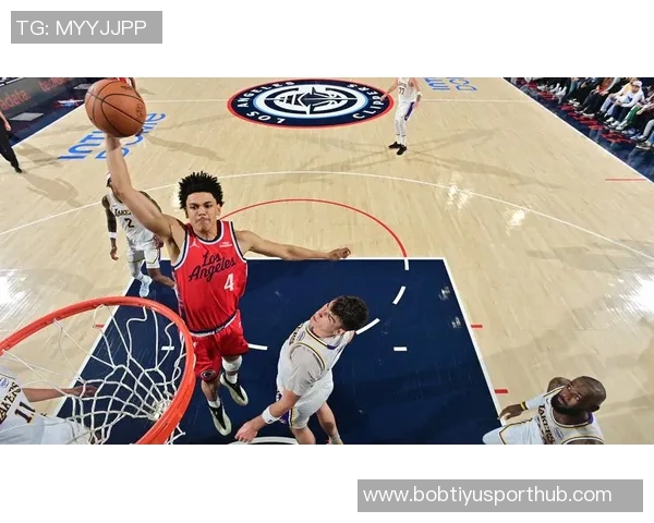 桑德斯50号秀表现惊艳15投8中砍下全场最高25分助球队获胜